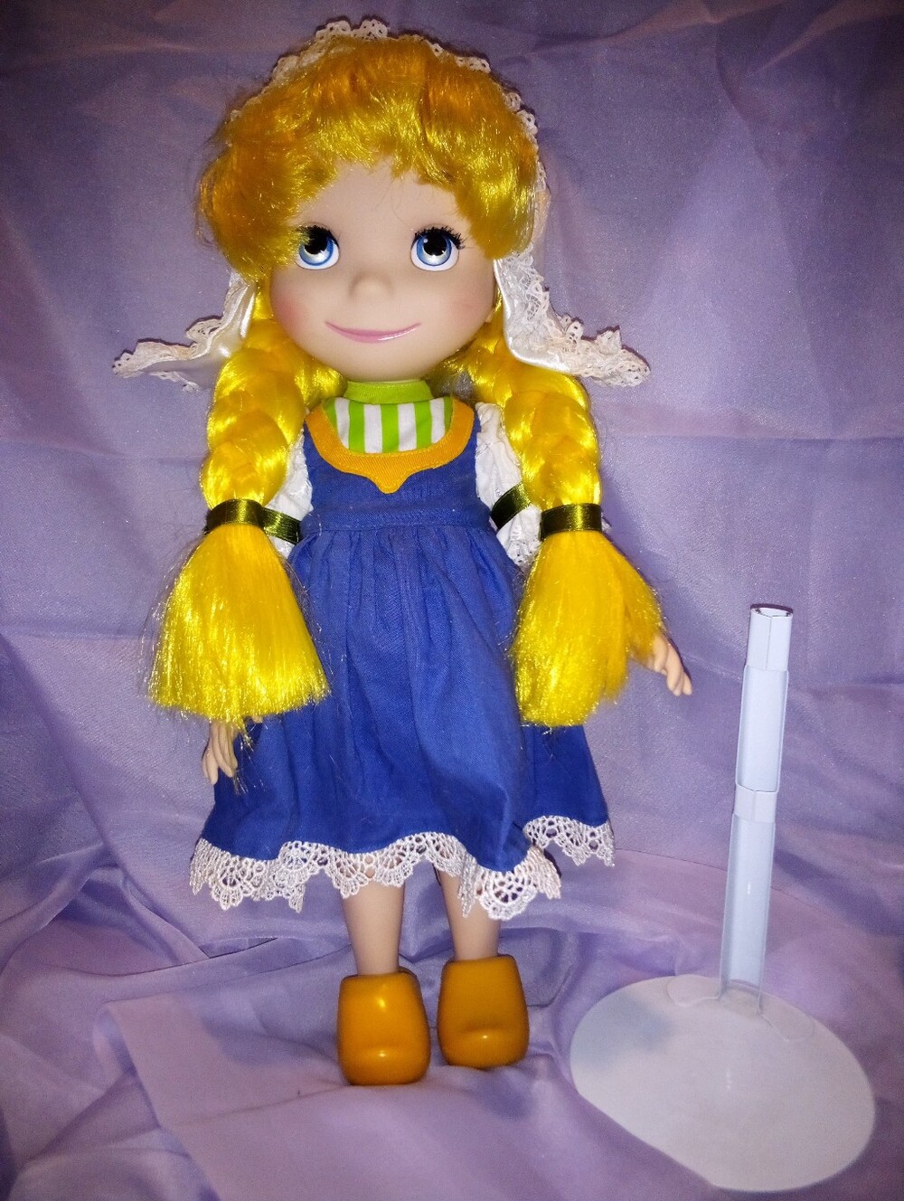 Disney Animators It's A Small World Holland Singing Doll 16 Inch Collectible